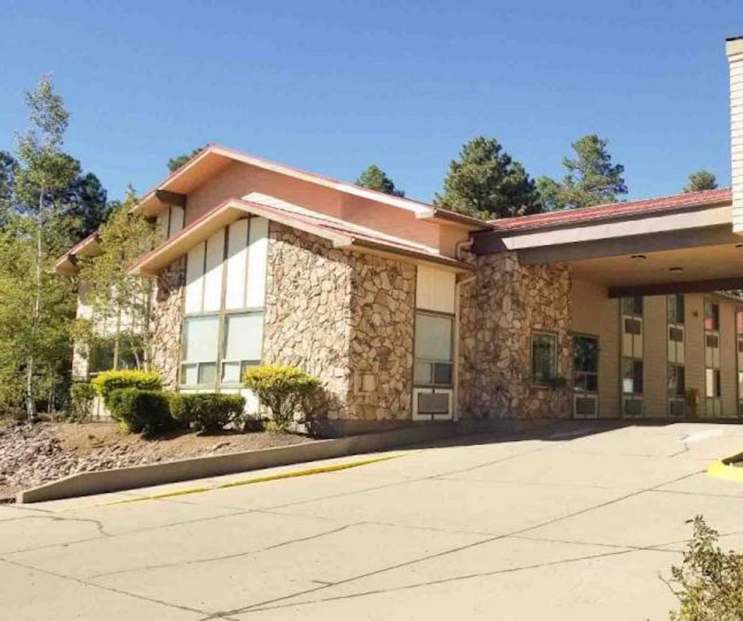 Pinetop Studio Suites Buitenkant foto