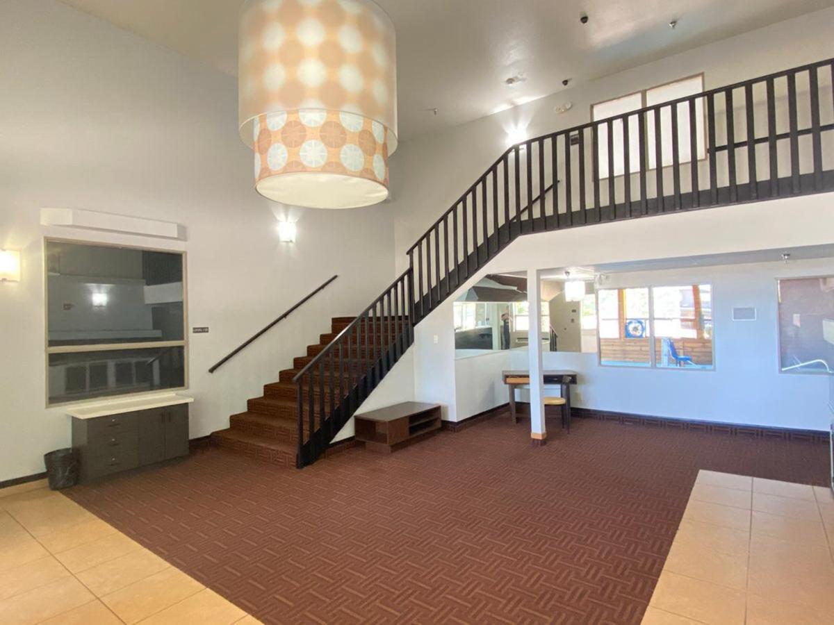 Pinetop Studio Suites Buitenkant foto