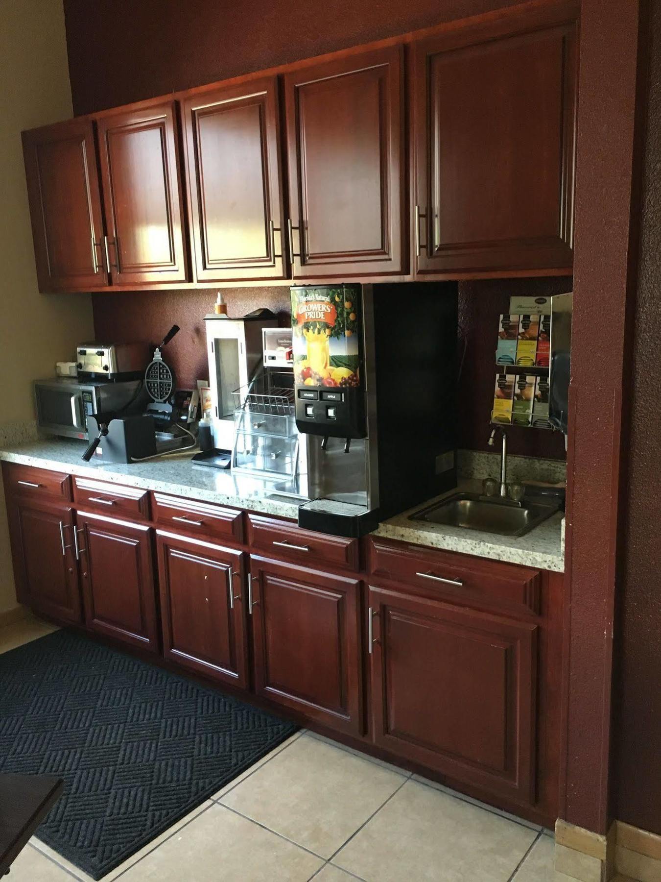 Pinetop Studio Suites Buitenkant foto
